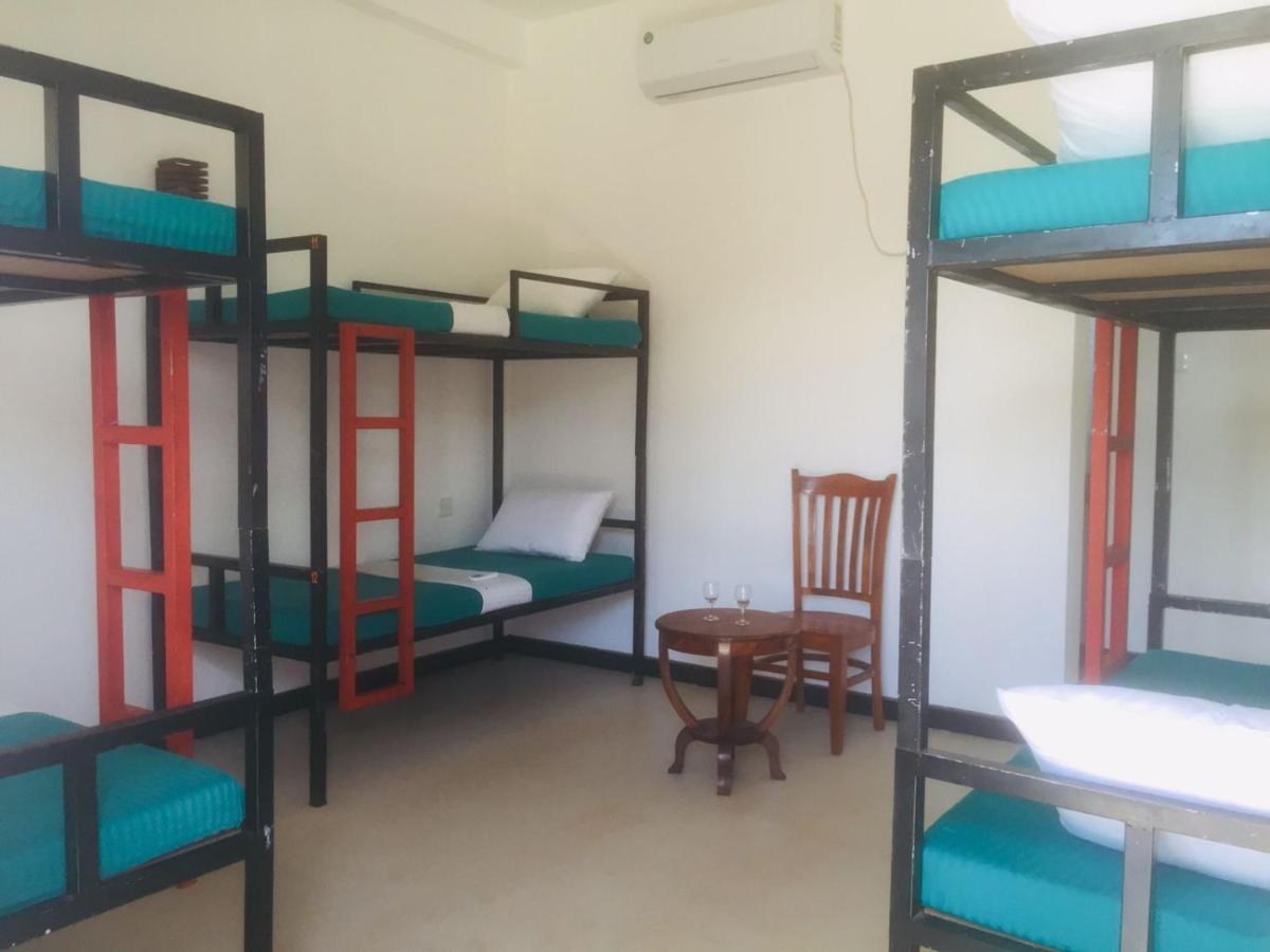One More Night Hostel Sigiriya Oda fotoğraf