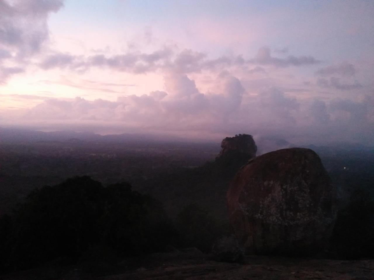 One More Night Hostel Sigiriya Dış mekan fotoğraf