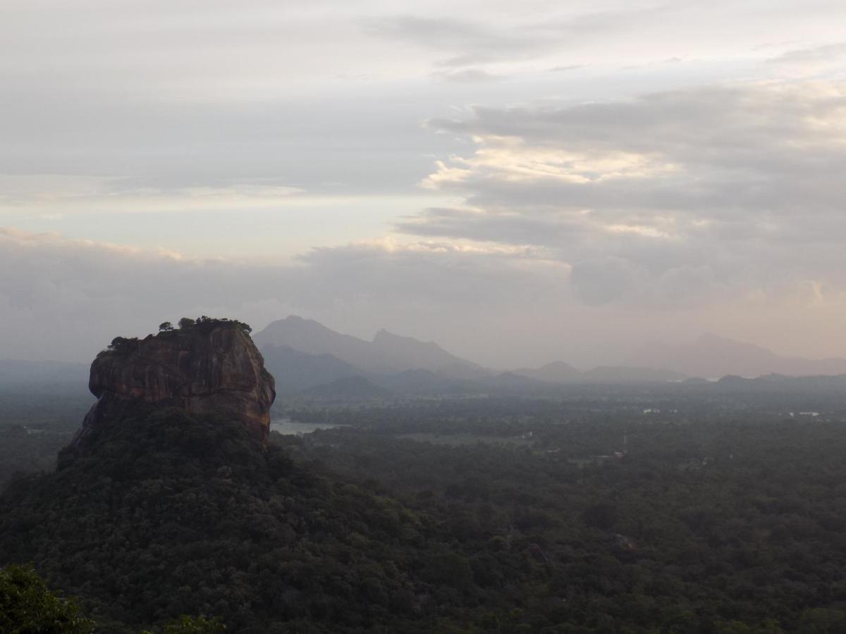 One More Night Hostel Sigiriya Dış mekan fotoğraf